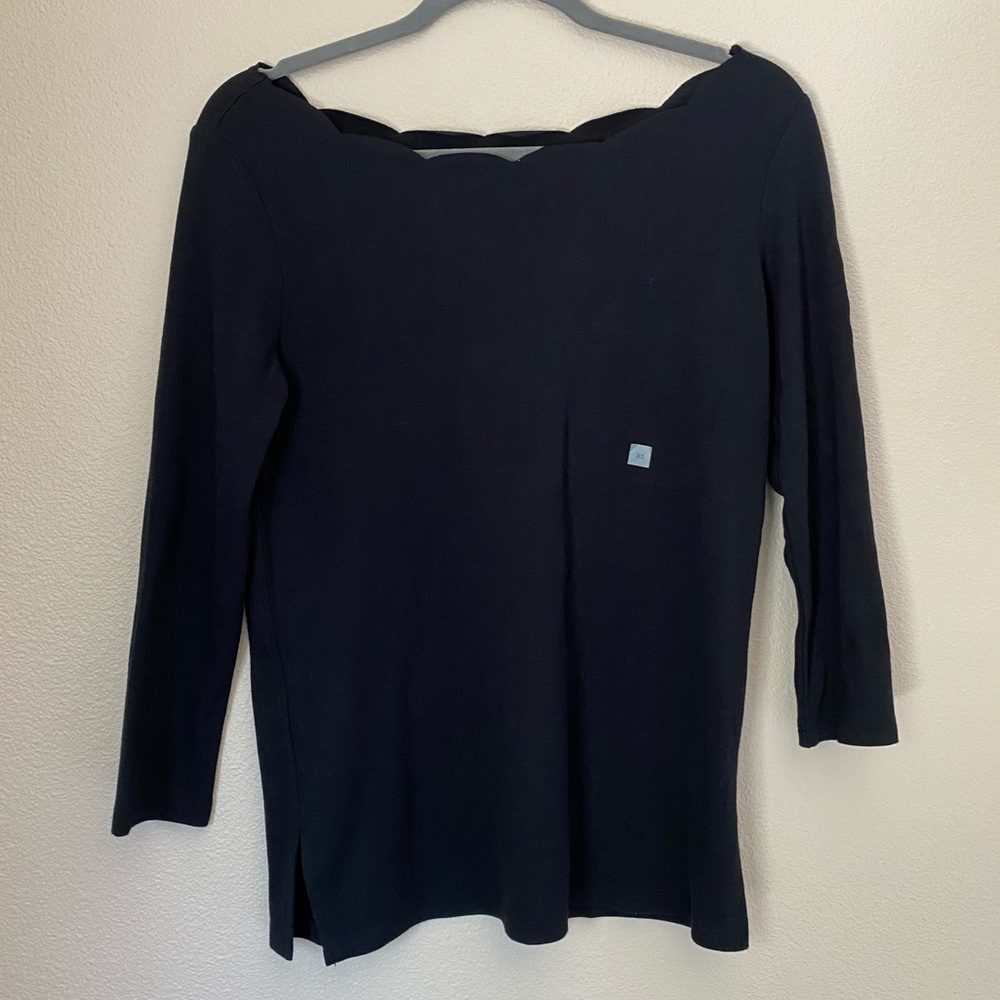 Scalloped Black Top 🖤